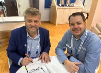 Hy-Line introduces Nova-Tech’s latest hatchling support technology to support its parent stock customers in India